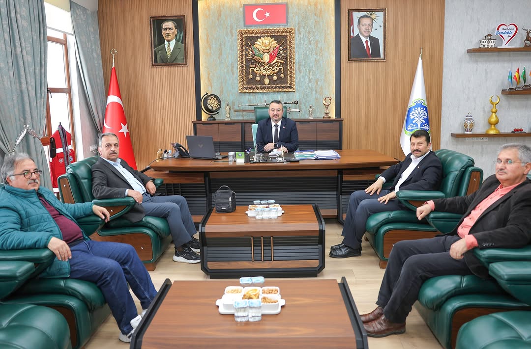 Emekli Memur-Sen ve İHH Sandıklı Yönetiminden Sandıklı Belediye Başkanı Adnan Öztaş'a Ziyaret