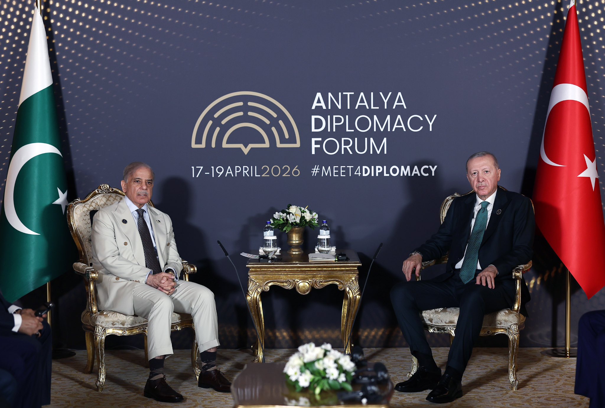 Cumhurbaşkanı Erdoğan, Pakistan Başbakanı ile görüştü