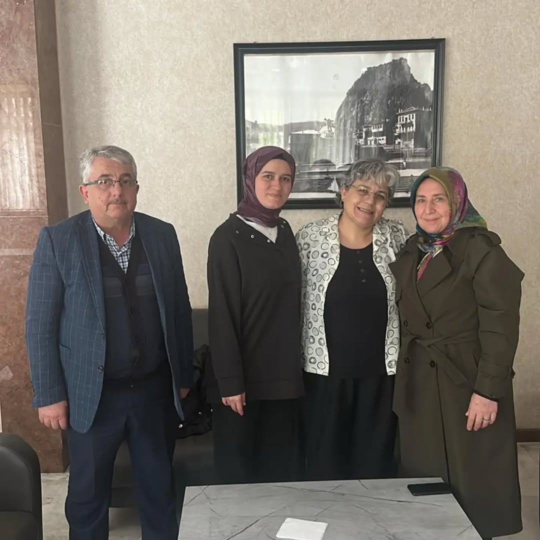 AK Parti Afyonkarahisar İl Kadın Kolları'ndan Şehit Ailesine Ziyaret